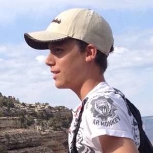 Meet your Posher, Avery